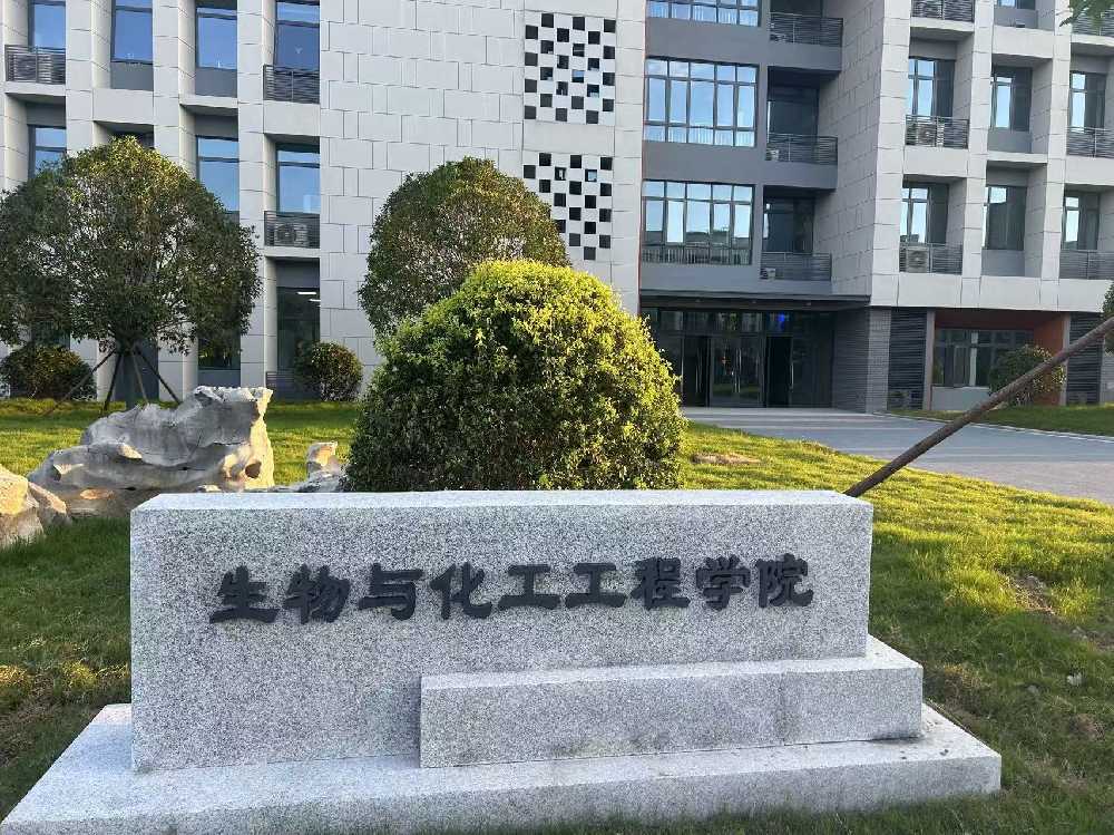 洛阳市扬州职业大学体育场高杆灯项目
